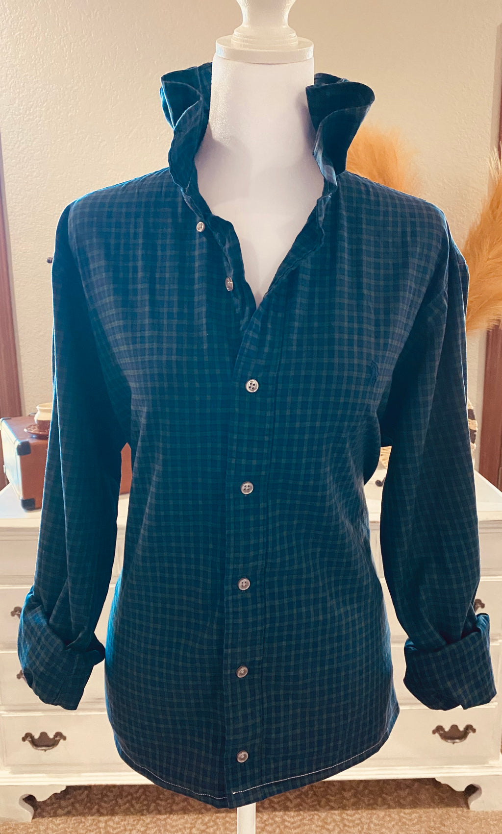 Long Sleeve Ruffle~ Large💙💙