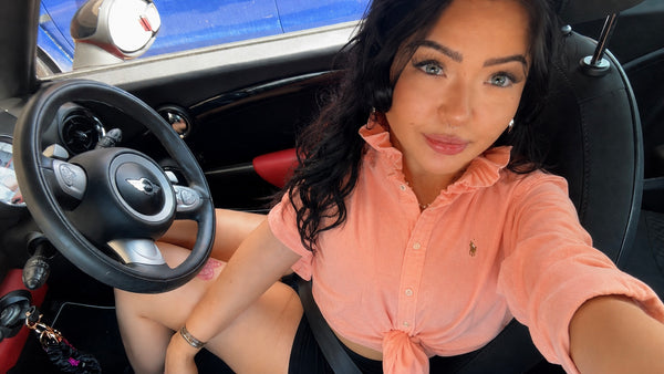 Cadence is looking summer ready in Coral🧡